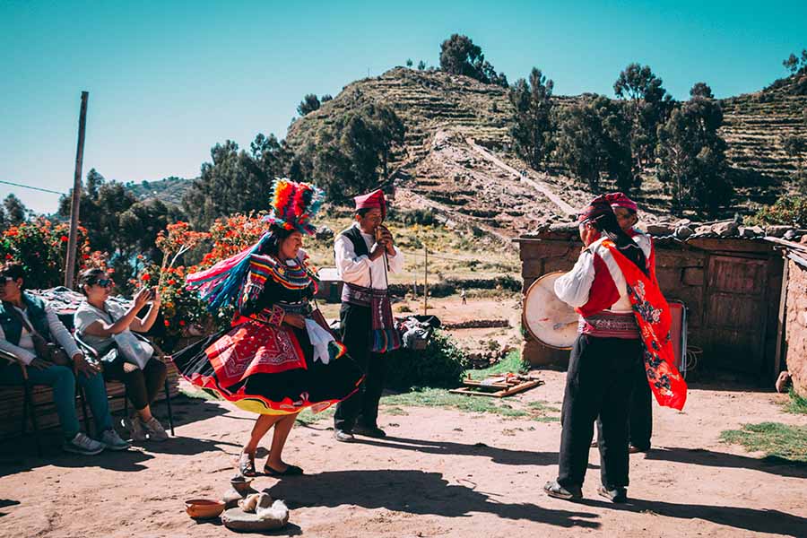 Montaña de colores y Lago Titicaca