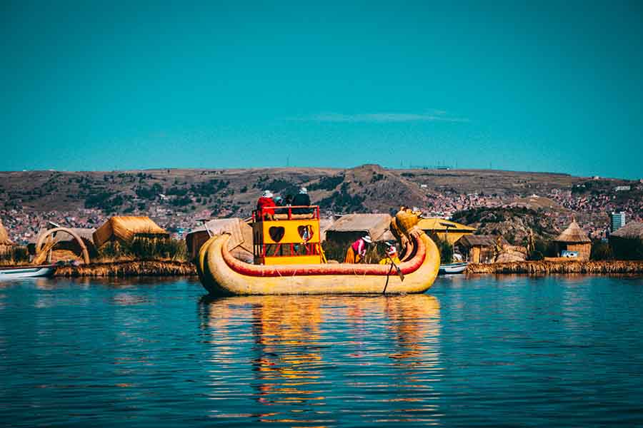 Full Day Tour a las Islas de Los Uros y Taquile en lancha rápida